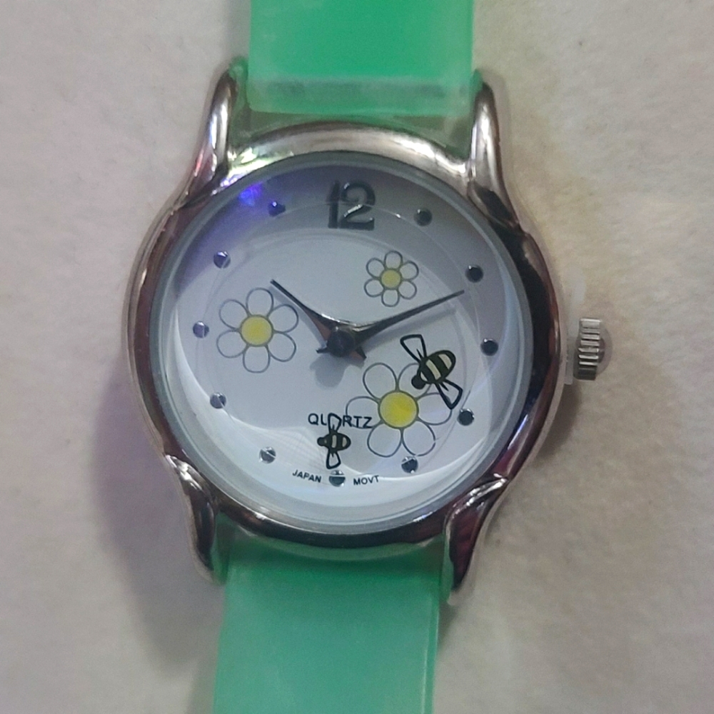 Bee's Watch - Picture 9 of 16